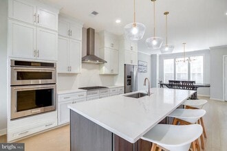 14371 Beckett Glen Cir in Chantilly, VA - Building Photo - Building Photo