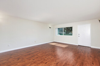 8038 Camino Kiosco in San Diego, CA - Building Photo - Building Photo