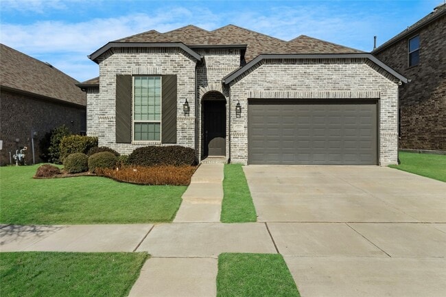 property at 1916 Quail Ln