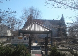 179 Pine St, Unit 2 in Manchester, NH - Building Photo - Building Photo
