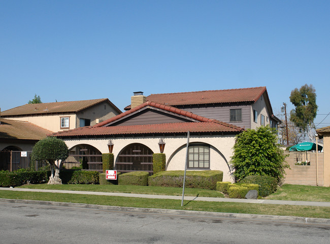 4441 Green Ave in Los Alamitos, CA - Foto de edificio - Building Photo