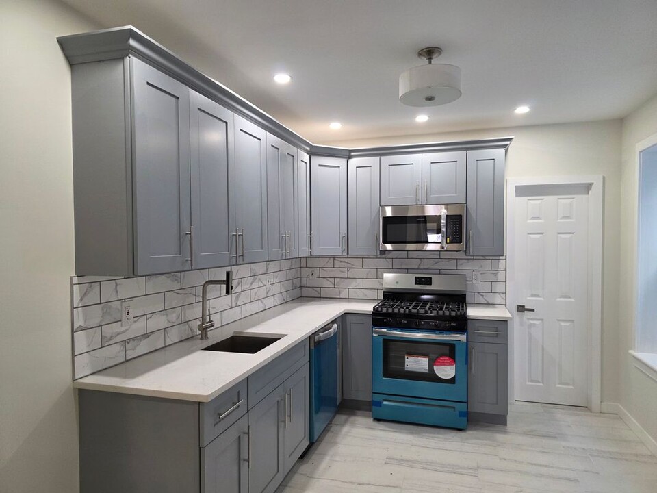 1714 N Taney St in Philadelphia, PA - Building Photo