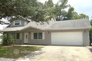 12332 Monarch Cir in Seminole, FL - Building Photo