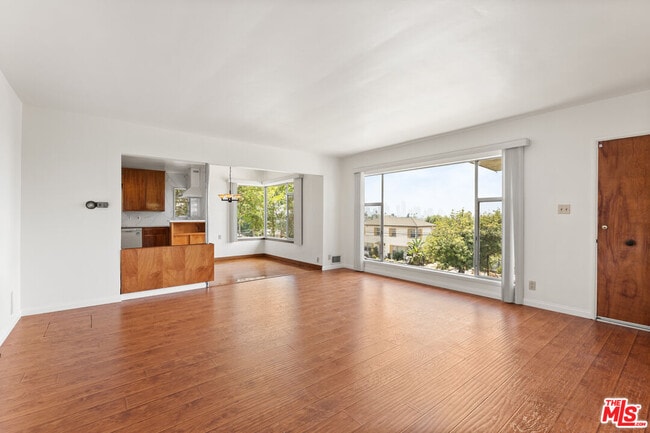1606 Benton Wy in Los Angeles, CA - Building Photo - Building Photo