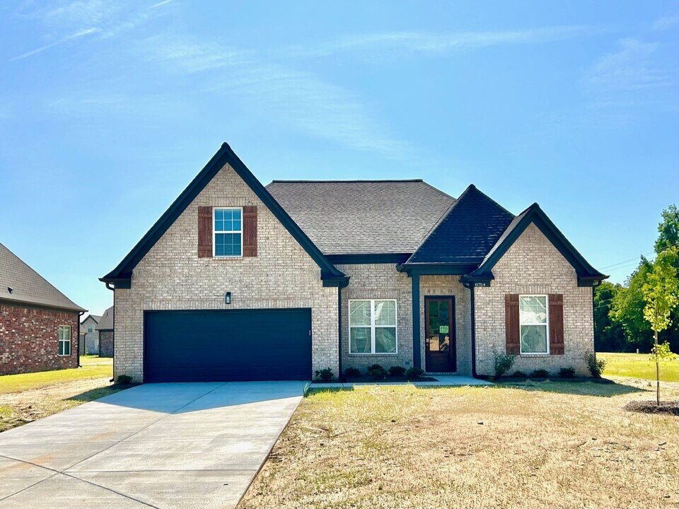 8754 Shipp Cv in Millington, TN - Foto de edificio