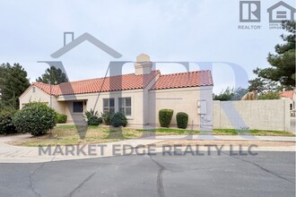 12030 N 40th Way in Phoenix, AZ - Foto de edificio - Building Photo