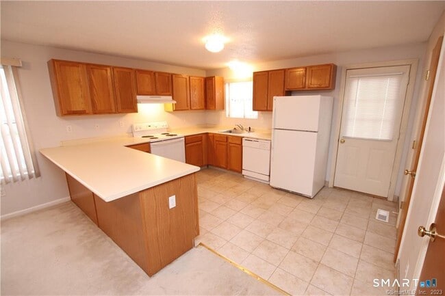 2 Mulberry Ln in Glastonbury, CT - Building Photo - Building Photo