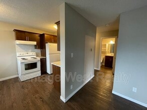 235 Husch Rd in Kelowna, BC - Building Photo - Building Photo