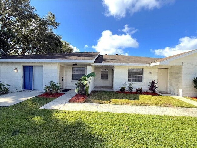 property at 3249 Bloomingdale Villas Ct