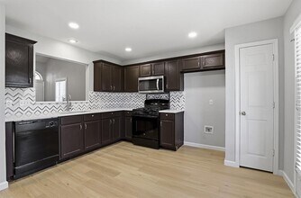 2410 Charlie Harley Dr in Leander, TX - Building Photo - Building Photo