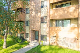 Parkview Place in Calgary, AB - Building Photo