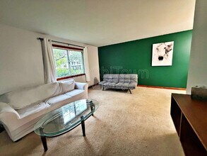 800 W Beechtree Ln in Bartlett, IL - Building Photo - Building Photo
