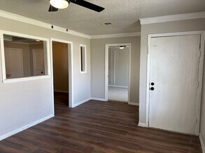 5530 Lakefield Dr in Houston, TX - Building Photo - Building Photo