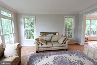 8308 Wolftrap Rd in Vienna, VA - Building Photo - Building Photo