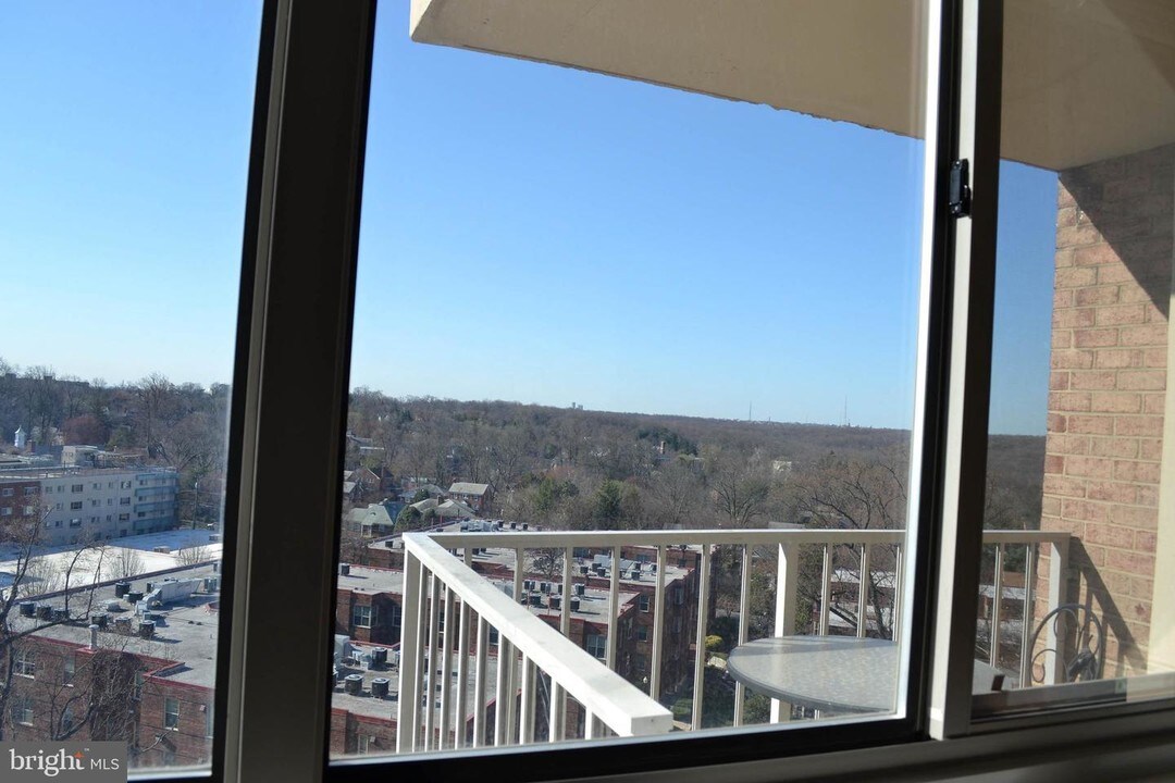 1220 Blair Mill Rd-Unit -1001 in Silver Spring, MD - Building Photo