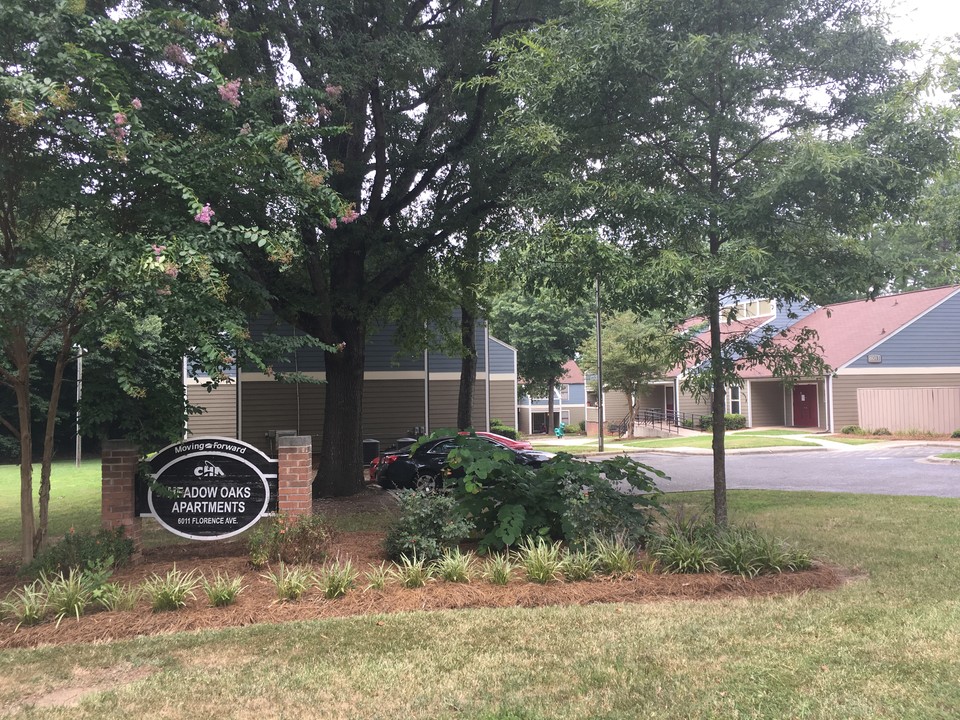 Meadow Oaks in Charlotte, NC - Building Photo