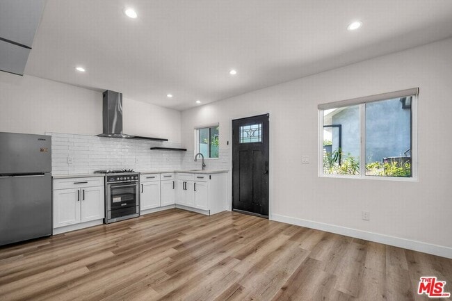 5008 Greenbush Ave in Los Angeles, CA - Building Photo - Building Photo
