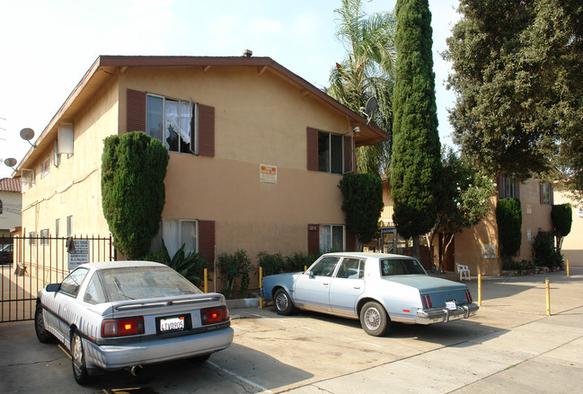 1210-1214 N Stafford St in Santa Ana, CA - Building Photo - Building Photo