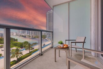 2602 E Hallandale Beach Blvd in Hallandale Beach, FL - Building Photo - Building Photo