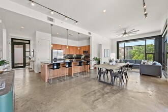 2525 S Lamar Blvd in Austin, TX - Building Photo - Building Photo