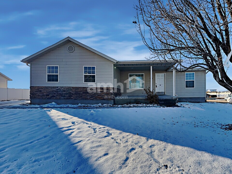 1316 Osprey Way in Eagle Mountain, UT - Building Photo
