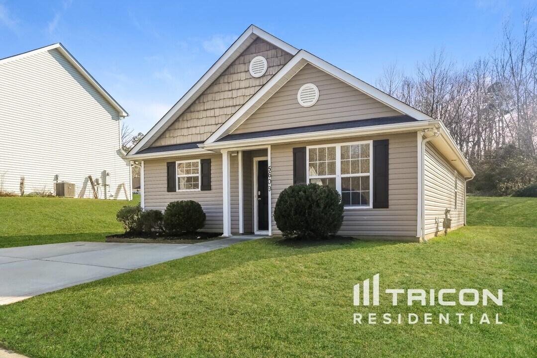 5609 Stone Bluff Ct in Charlotte, NC - Building Photo