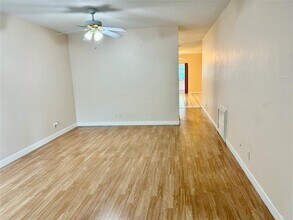 11461 NW 38th St in Coral Springs, FL - Building Photo - Building Photo