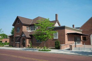 923 Cherry St SE, Unit 2 in Grand Rapids, MI - Building Photo