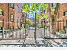 903 W Cornelia Ave in Chicago, IL - Building Photo