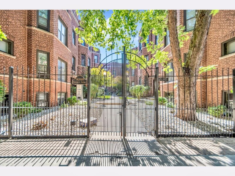 903 W Cornelia Ave in Chicago, IL - Building Photo