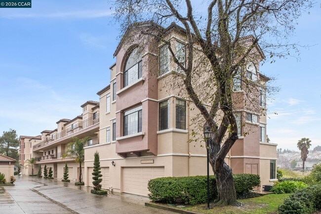 property at 30 Eagle Lake Pl