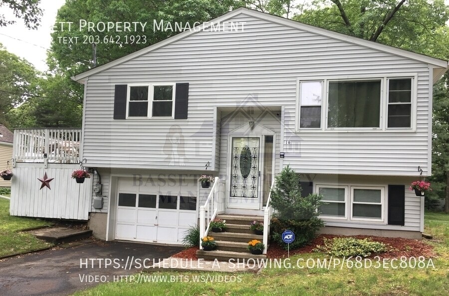 16 Postman Hwy in North Haven, CT - Building Photo