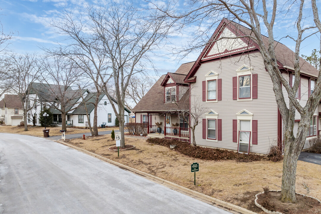 Victoria Village Condominiums in Woodstock, IL - Building Photo