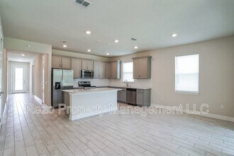 2132 Live Oak Lake Rd in St. Cloud, FL - Foto de edificio - Building Photo