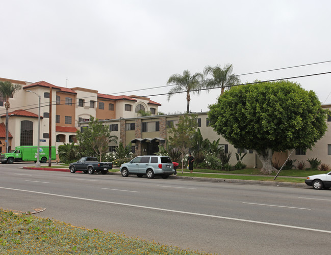 10150 Sepulveda Blvd in Mission Hills, CA - Building Photo - Building Photo