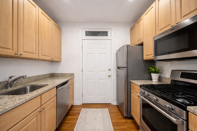 679 W Wrightwood Ave in Chicago, IL - Building Photo - Building Photo