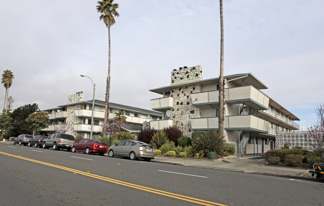 The Westwind Apartments in Alameda, CA - Foto de edificio