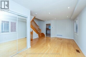 130 Royal Appian Crescent in Vaughan, ON - Building Photo - Building Photo