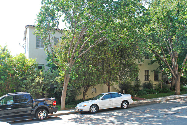883 N West Knoll Dr in West Hollywood, CA - Building Photo - Building Photo