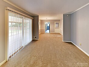 490 Rocky Creek Dr in Roswell, GA - Building Photo - Building Photo