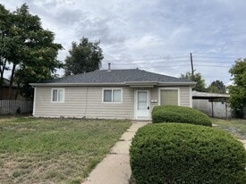 13653 E 13th Ave in Aurora, CO - Building Photo