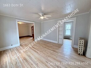 1663 Doty St in Oshkosh, WI - Building Photo - Building Photo