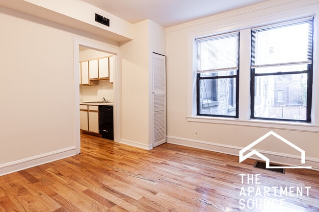 1448 W Byron St, Unit DS3 in Chicago, IL - Building Photo - Building Photo