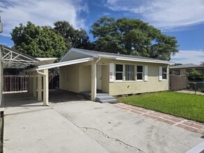 330 SW 13th St in Dania Beach, FL - Building Photo - Building Photo