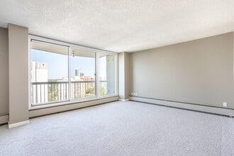 9835-9113 113 St in Edmonton, AB - Building Photo - Building Photo