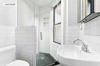 450 Amsterdam Ave in New York, NY - Building Photo - Building Photo