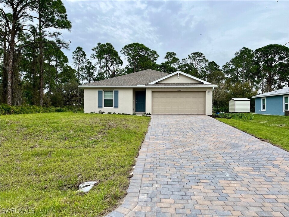 3020 N Lakewood Rd in La Belle, FL - Building Photo