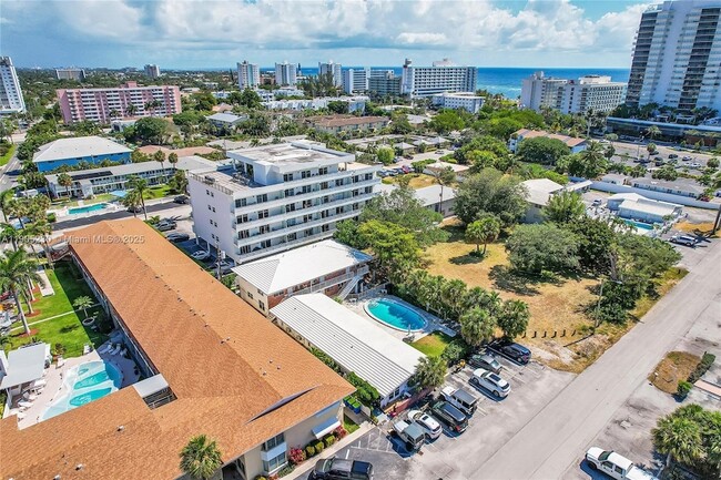 3217 NE 11th St, Unit 10 in Pompano Beach, FL - Building Photo - Building Photo