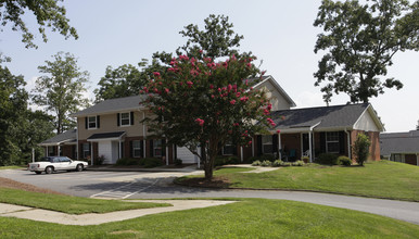 Bon Aire Apartments in Landrum, SC - Building Photo - Building Photo