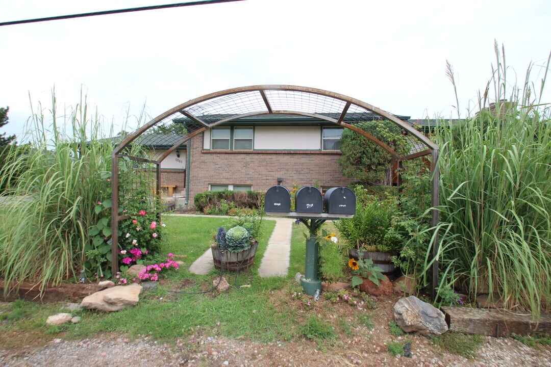 12185 W 8th Ave in Golden, CO - Building Photo